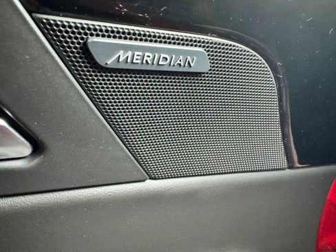 Used 2018 Jaguar XE Premium image 23