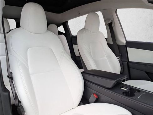 Used 2022 Tesla Model Y Performance image 18