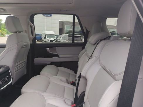 Used 2025 Ford Expedition Platinum AWD/4WD image 15