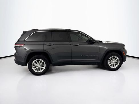 Used 2024 Jeep Grand Cherokee Laredo X RWD image 4