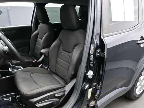 Used 2019 Jeep Renegade Latitude image 10