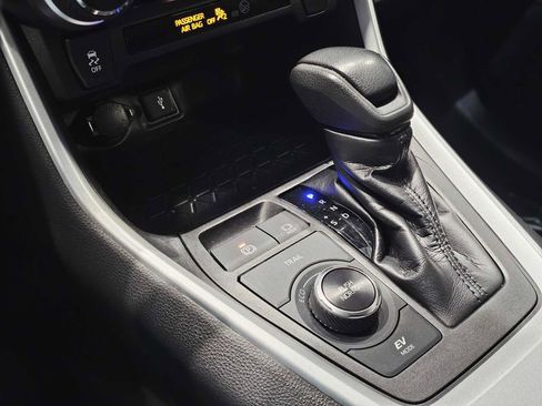 Used 2021 Toyota RAV4 XLE image 18