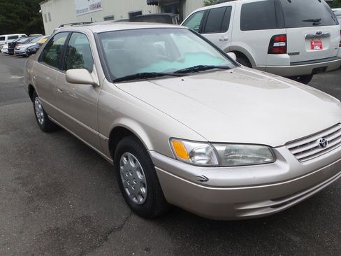 Used 1998 Toyota Camry LE image 8