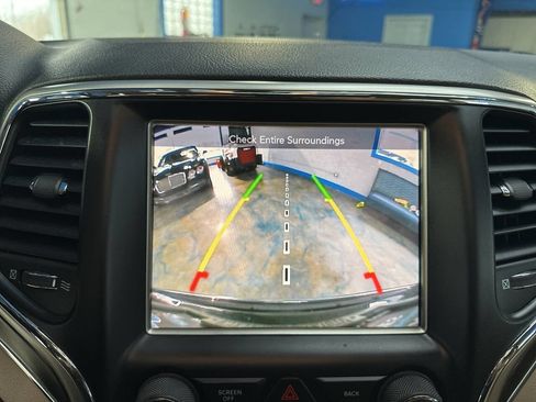 Used 2014 Jeep Grand Cherokee Limited image 28