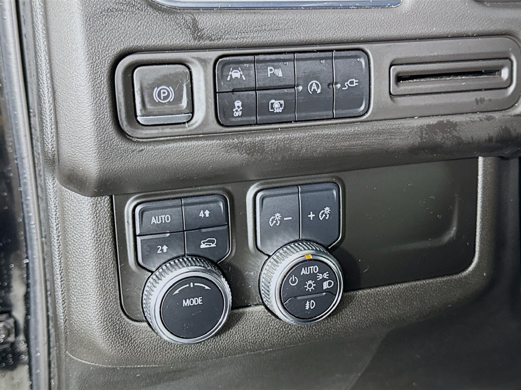 Used 2022 GMC Yukon SLT w/ SLT Luxury Package AWD/4WD image 15
