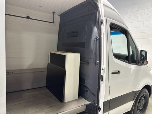 Used 2023 Mercedes-Benz Sprinter 2500 image 11