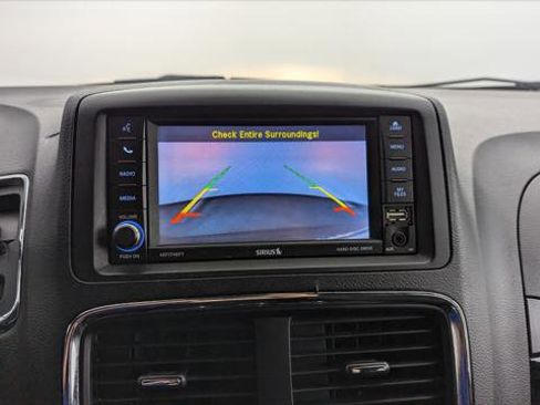 Used 2018 Dodge Grand Caravan SE image 26