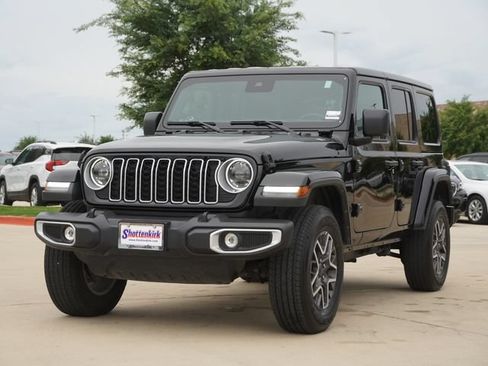Used 2025 Jeep Wrangler Unlimited Sahara AWD/4WD image 3
