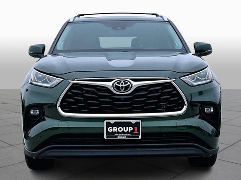 Used 2024 Toyota Highlander Limited image 3