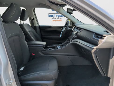 Used 2023 Jeep Grand Cherokee L Laredo image 20