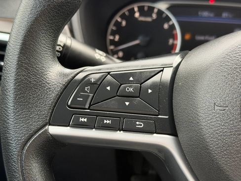 Used 2025 Nissan Altima 2.5 SV FWD image 16