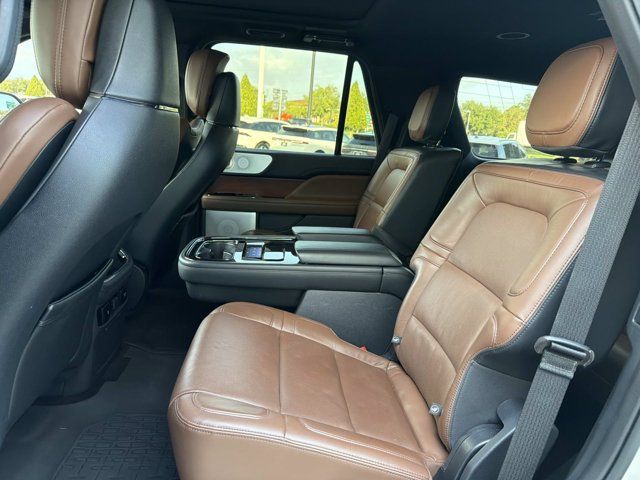 Used 2022 Lincoln Navigator Reserve AWD/4WD image 18