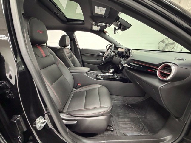 Used 2025 Chevrolet Trax RS w/ Sunroof Package FWD image 26