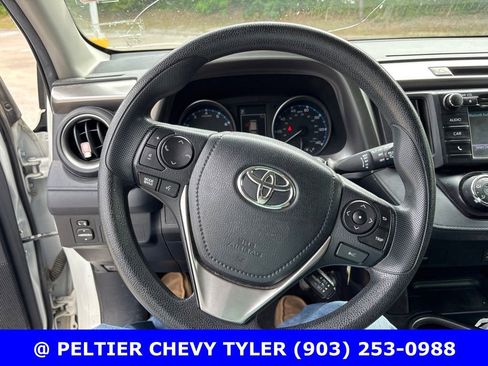 Used 2018 Toyota RAV4 LE FWD image 13