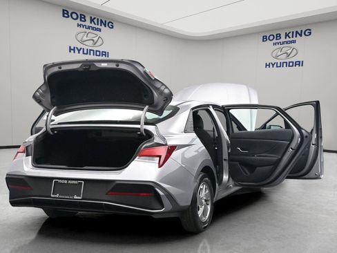 New 2026 Hyundai Elantra SE FWD image 27