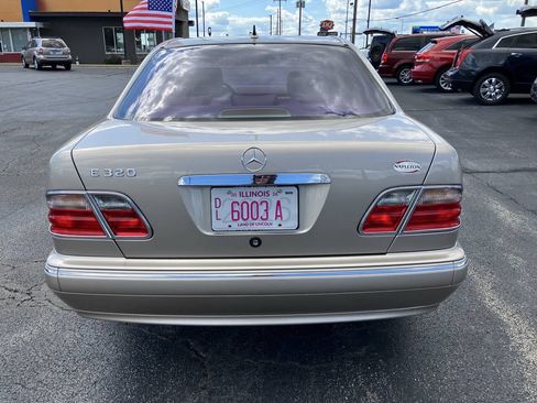 Used 2000 Mercedes-Benz E 320 Sedan image 4
