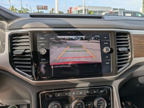 Certified 2022 Volkswagen Atlas SE w/ Panoramic Sunroof Package FWD image 22