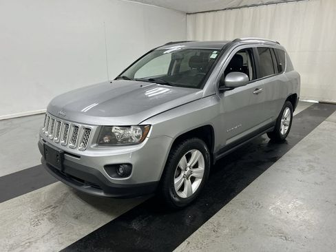 Used 2017 Jeep Compass Latitude AWD/4WD image 5