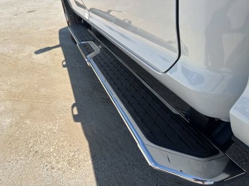 Used 2024 RAM 2500 Big Horn AWD/4WD image 9