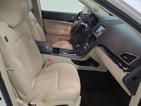 Used 2018 Lincoln MKT AWD w/ Technology Package image 8