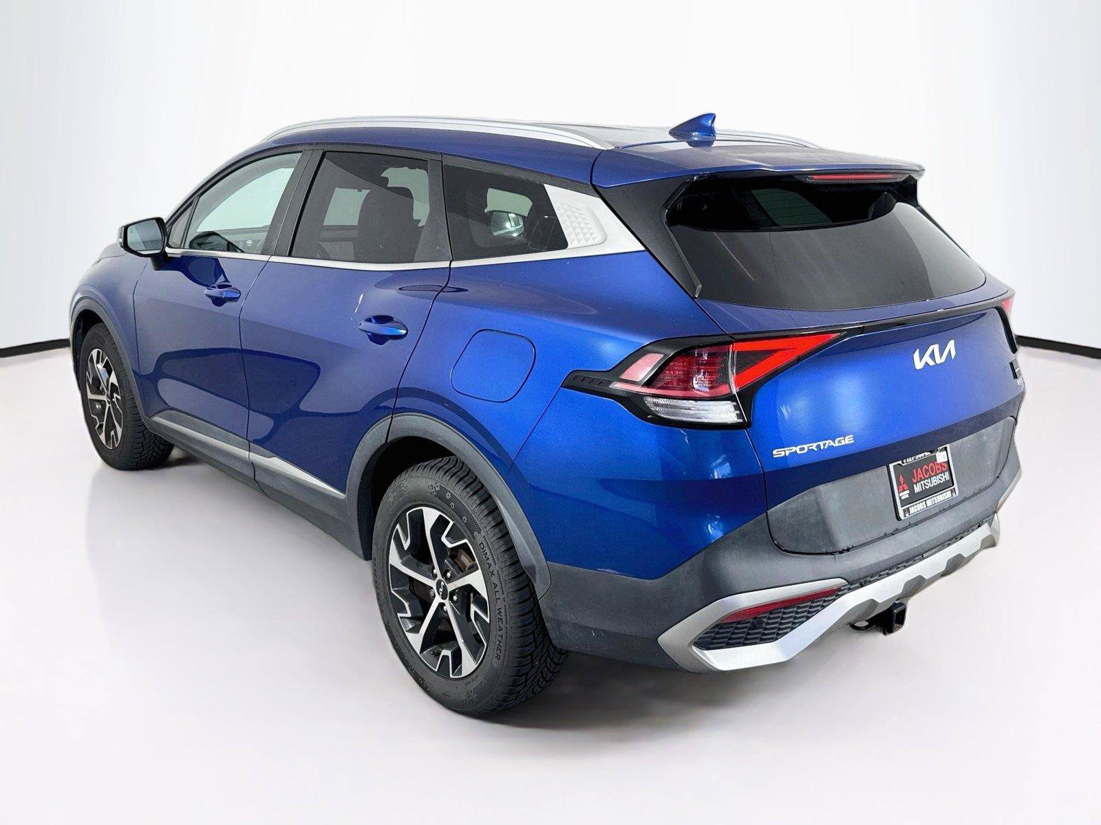 Used 2023 Kia Sportage EX AWD/4WD image 3