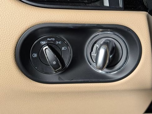 Certified 2023 Porsche Macan AWD/4WD image 34