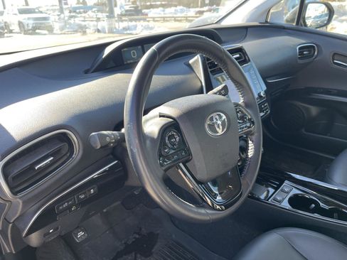 Used 2022 Toyota Prius XLE image 11