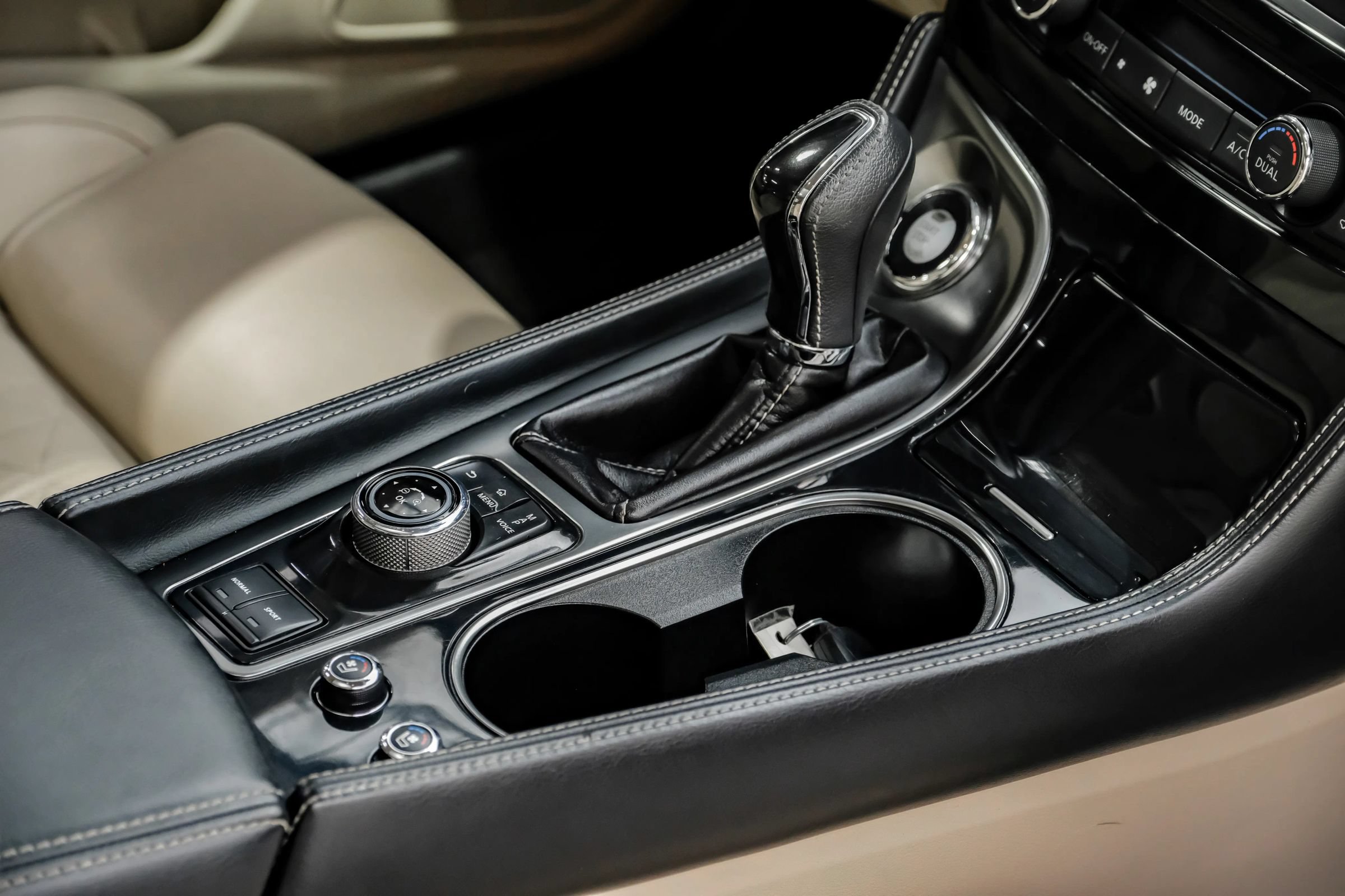 Used 2016 Nissan Maxima Platinum FWD image 25