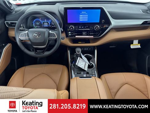 New 2026 Toyota Highlander Platinum image 7