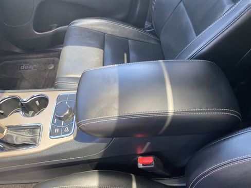 Used 2016 Jeep Grand Cherokee Limited w/ Luxury Group II AWD/4WD image 21