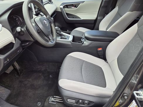 Used 2024 Toyota RAV4 XLE image 5