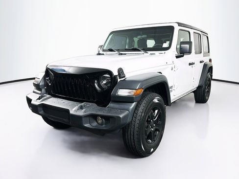 Used 2018 Jeep Wrangler Unlimited Sport AWD/4WD image 3