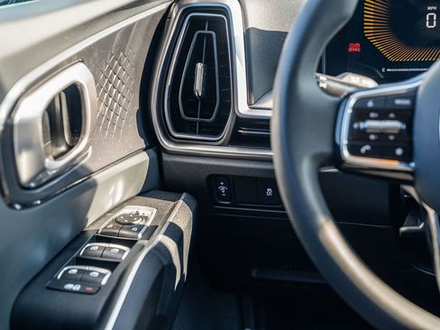 Used 2025 Kia Sorento LX image 26