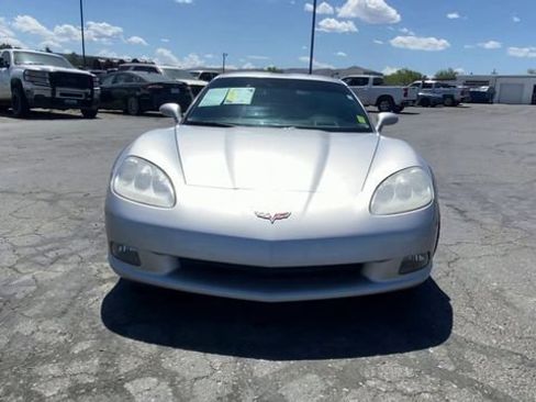 Used 2006 Chevrolet Corvette Coupe w/ Preferred Equipment Group RWD image 3