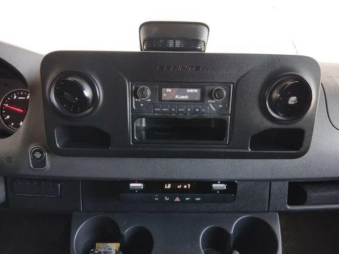 Used 2025 Mercedes-Benz Sprinter 2500 image 28