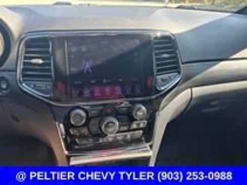 Used 2019 Jeep Grand Cherokee Altitude RWD image 20