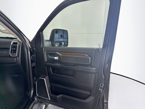 Used 2024 RAM 2500 Laramie AWD/4WD image 30