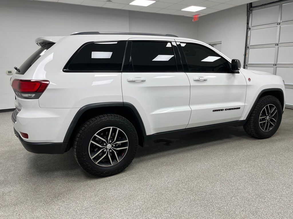 Used 2017 Jeep Grand Cherokee Trailhawk AWD/4WD image 11