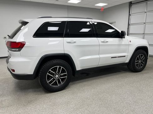 Used 2017 Jeep Grand Cherokee Trailhawk AWD/4WD image 11