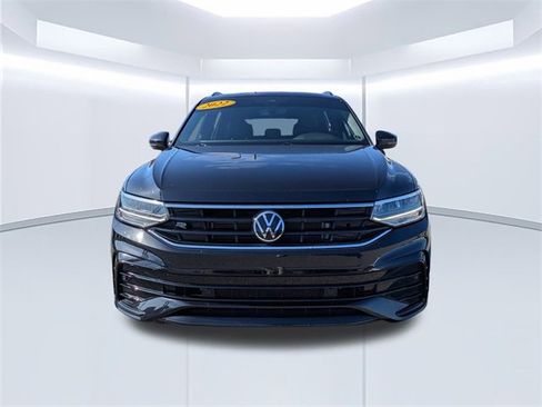 Used 2022 Volkswagen Tiguan SE R-Line image 10
