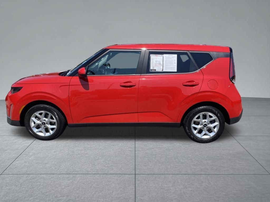 Used 2023 Kia Soul LX w/ LX Technology Package FWD image 4