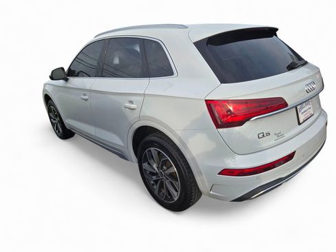 Used 2021 Audi Q5 Prestige w/ Prestige Package image 3
