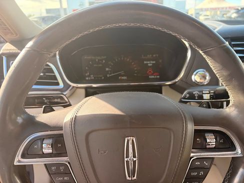 Used 2017 Lincoln Continental Select FWD image 29