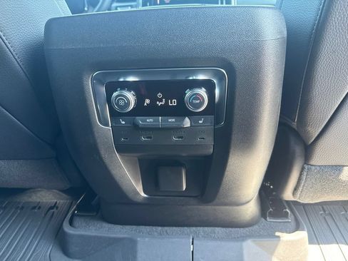 Used 2025 GMC Yukon Denali w/ Advanced Technology Package AWD/4WD image 27