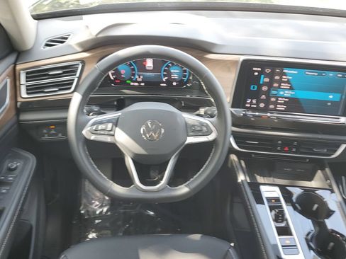 Certified 2026 Volkswagen Atlas SE w/ Black Wheel Package FWD image 20