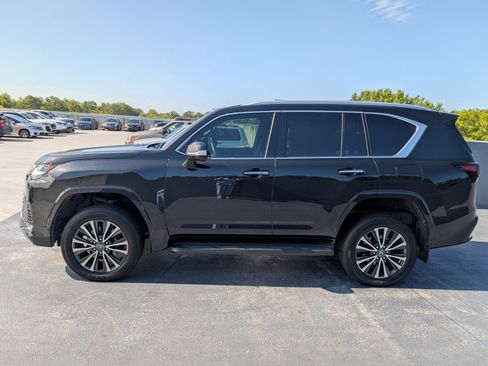 Used 2026 Lexus LX 600 4WD w/ Interior Upgrade Package image 2