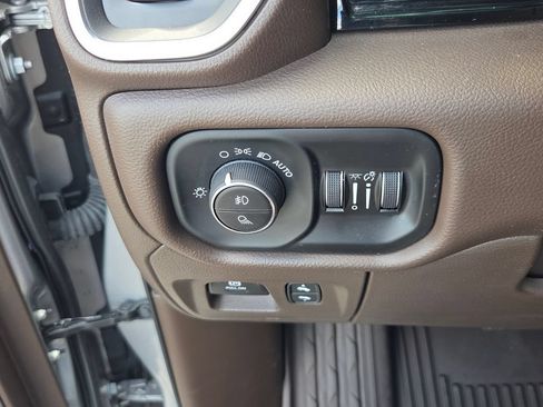 Used 2025 RAM 1500 Laramie w/ Advanced Safety Group II AWD/4WD image 25