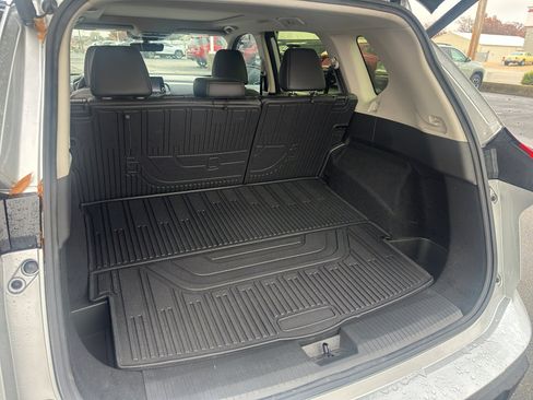 Used 2024 Nissan Rogue SV w/ SV Premium Package image 11