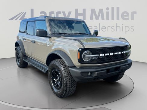 Used 2025 Ford Bronco Outer Banks w/ Sasquatch Package AWD/4WD image 7