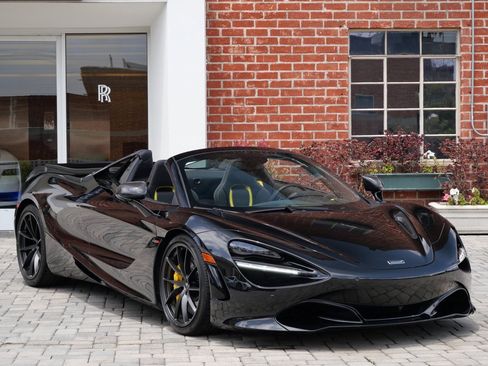 Used 2023 McLaren 720S Performance image 1